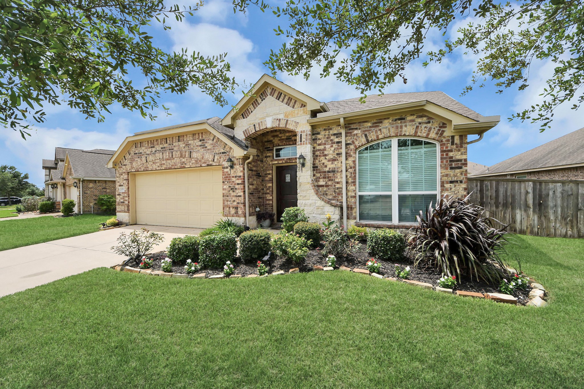13715 Madera Bend Lane Rosharon, TX 77583 - Photo 2 of 33