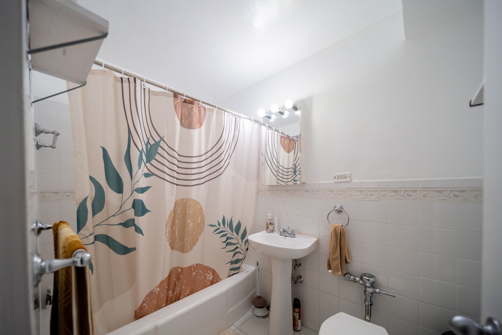 6030 North Sheridan Road, Unit 2011 Chicago, IL 60660 - Photo 11 of 26 a bathroom with a sink toilet and shower