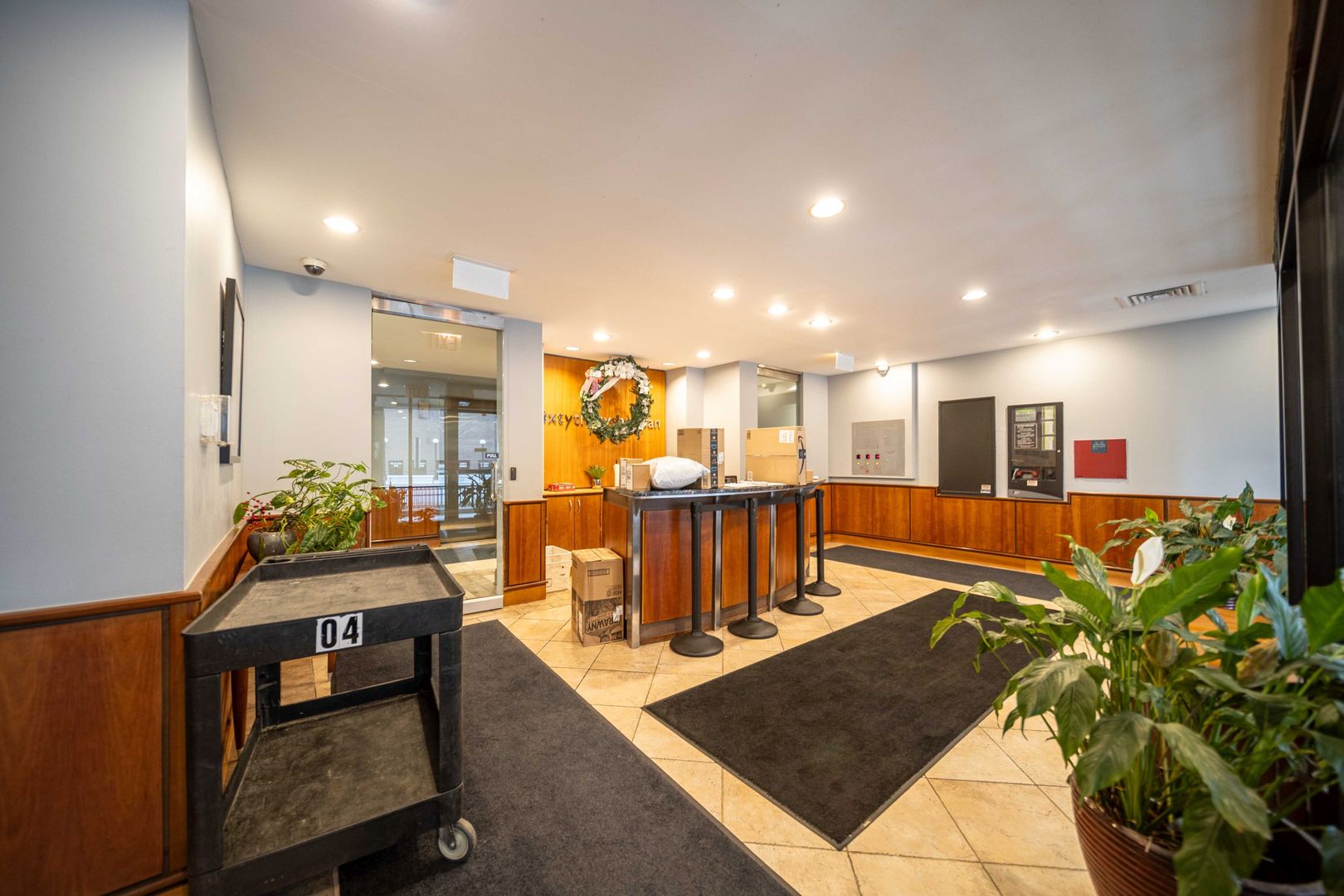 6030 North Sheridan Road, Unit 2011 Chicago, IL 60660 - Photo 13 of 26 a living room with couches a table and chairs in it