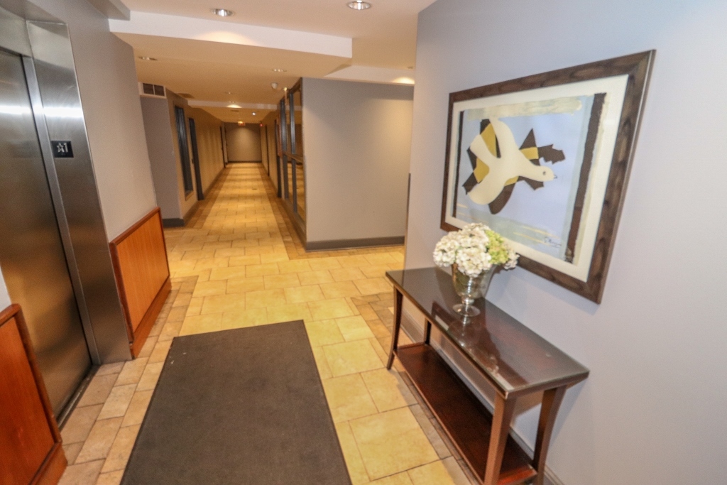 6030 North Sheridan Road, Unit 2011 Chicago, IL 60660 - Photo 15 of 26 a view of a hallway with furniture