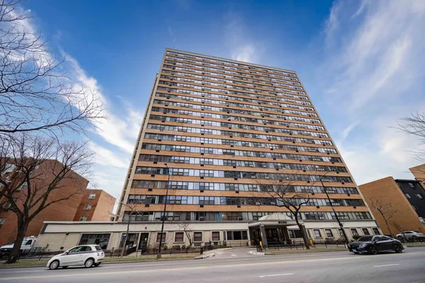 $165,000 | 6030 North Sheridan Road, Unit 2011, Chicago, IL 60660