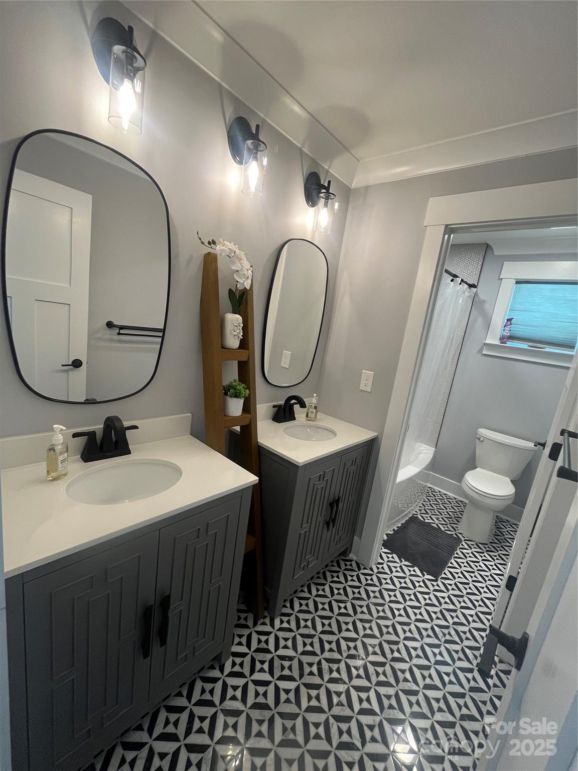 900 Houston Heights Road Charlotte, NC 28262 - Photo 33 of 44 a bathroom with a toilet a sink and mirror