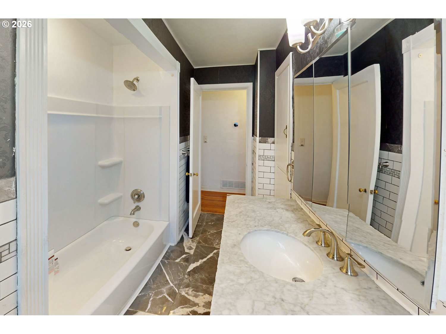 480 Gilbert Street Eugene, OR 97402 - Photo 19 of 33 a bathroom with a tub sink and mirror