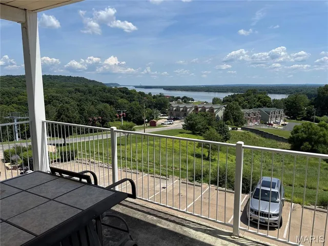 $280,000 | 401 Timber Ridge Drive, Unit 16, Grafton, IL 62037