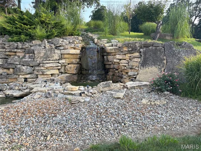 $280,000 | 401 Timber Ridge Drive, Unit 16, Grafton, IL 62037