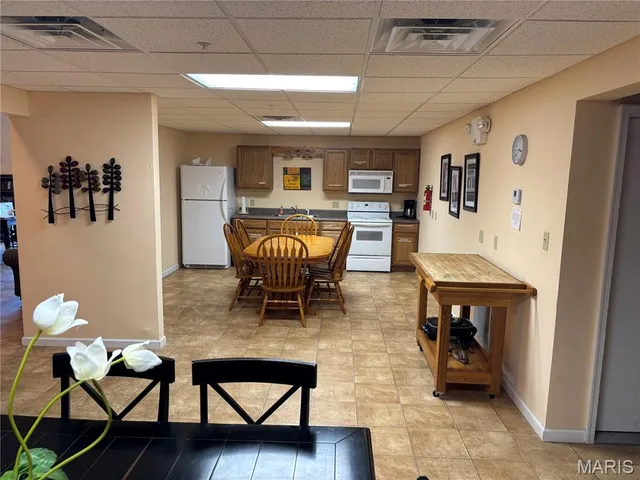 $280,000 | 401 Timber Ridge Drive, Unit 16, Grafton, IL 62037