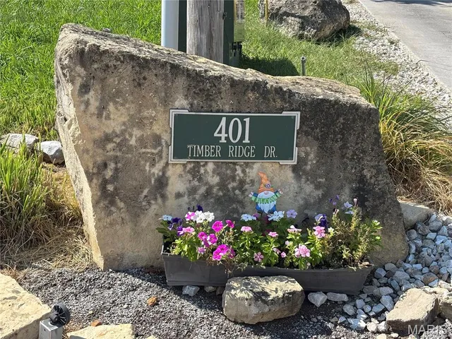 $280,000 | 401 Timber Ridge Drive, Unit 16, Grafton, IL 62037