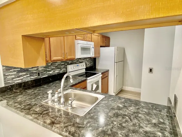 $1,350 | 6126 Curry Ford Road, Unit 147, Orlando, FL 32822