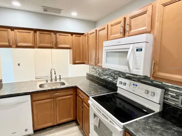 $1,350 | 6126 Curry Ford Road, Unit 147, Orlando, FL 32822