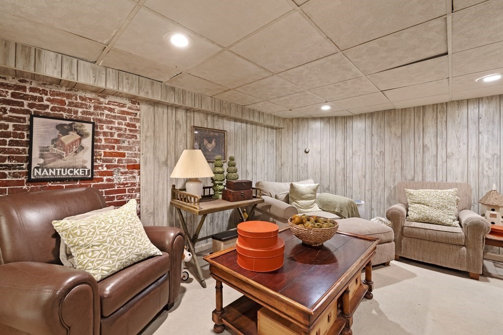 10 Shuman Road Marblehead, MA 01945 - Photo 33 of 41
