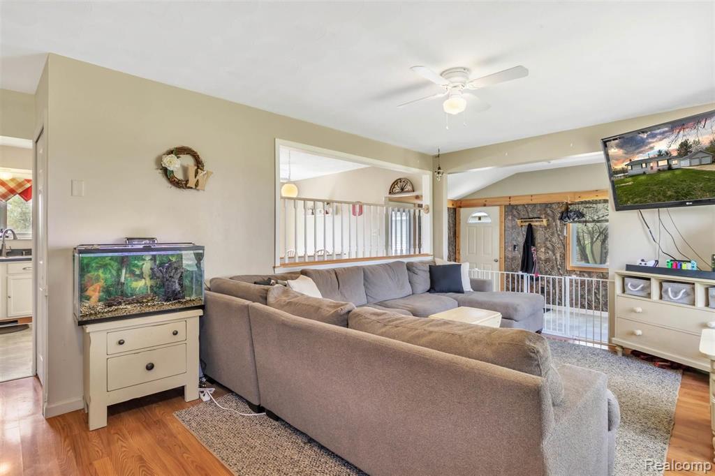 2910 East Cohoctah Road Howell, MI 48855 - Photo 4 of 35