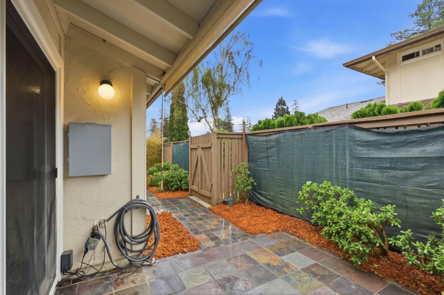 152 Castillion Terrace Santa Cruz, CA 95060 - Photo 25 of 37 a backyard of a house