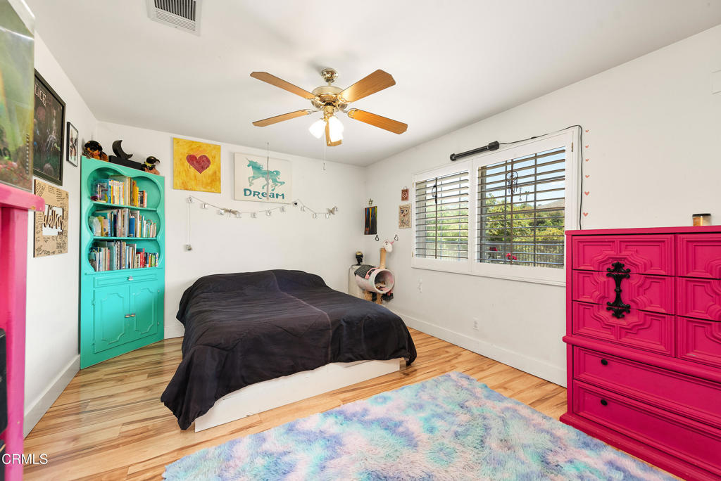 4850 North Moorpark Road Thousand Oaks, CA 93021 - Photo 26 of 54 a bedroom with a bed and a window