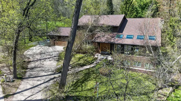 $935,900 | 5 Wood Crest Court, Madison, WI 53705