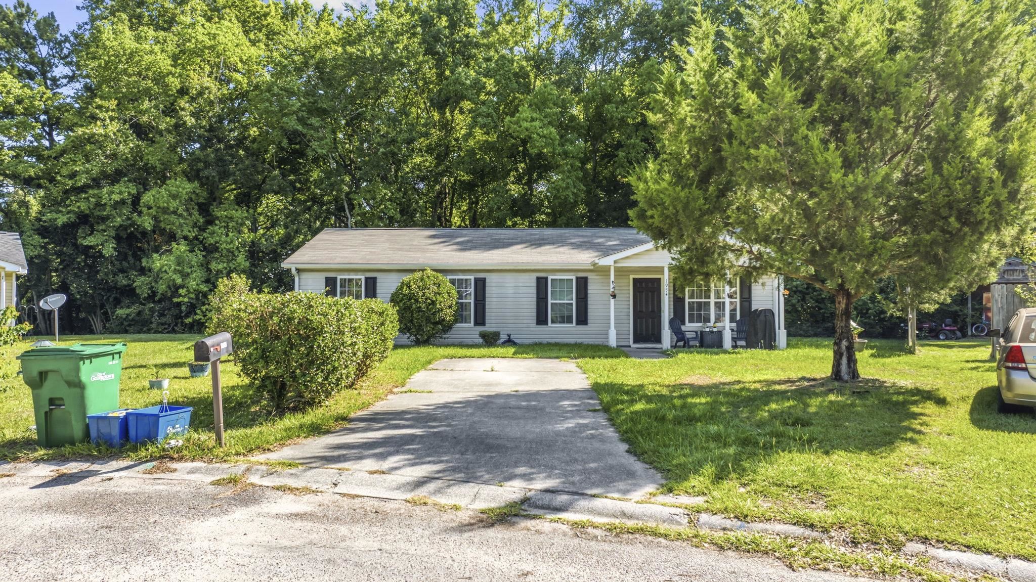 1954 Hampton Court Georgetown, SC 29440 - Photo 1 of 6