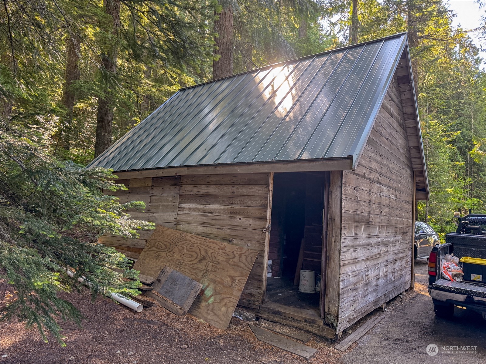 4061 Fs Road Easton, WA 98925 - Photo 19 of 26 a backyard of a house