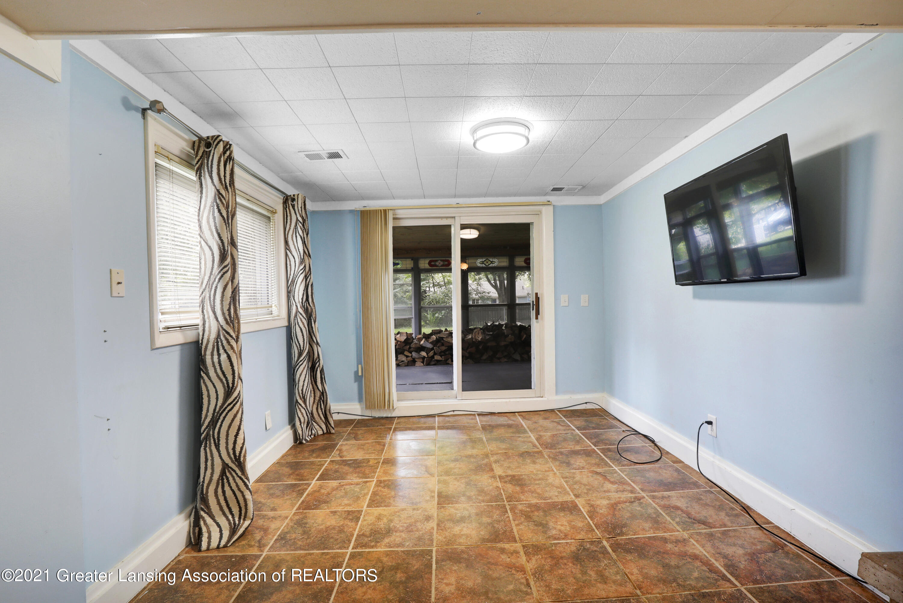 1424 Valley View Road Lansing, MI 48906 - Photo 31 of 34 _I3A7535