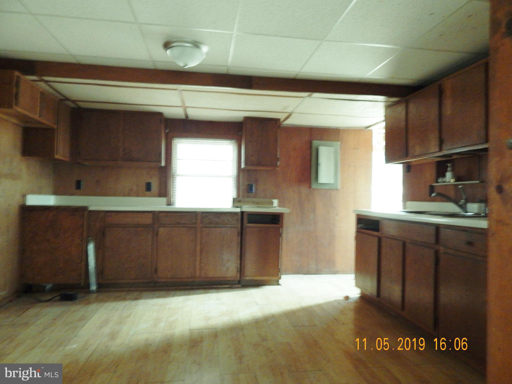 4040 Wv Route Berkeley Springs, WV 25411 - Photo 6 of 28 Kitchen ...no appliances.