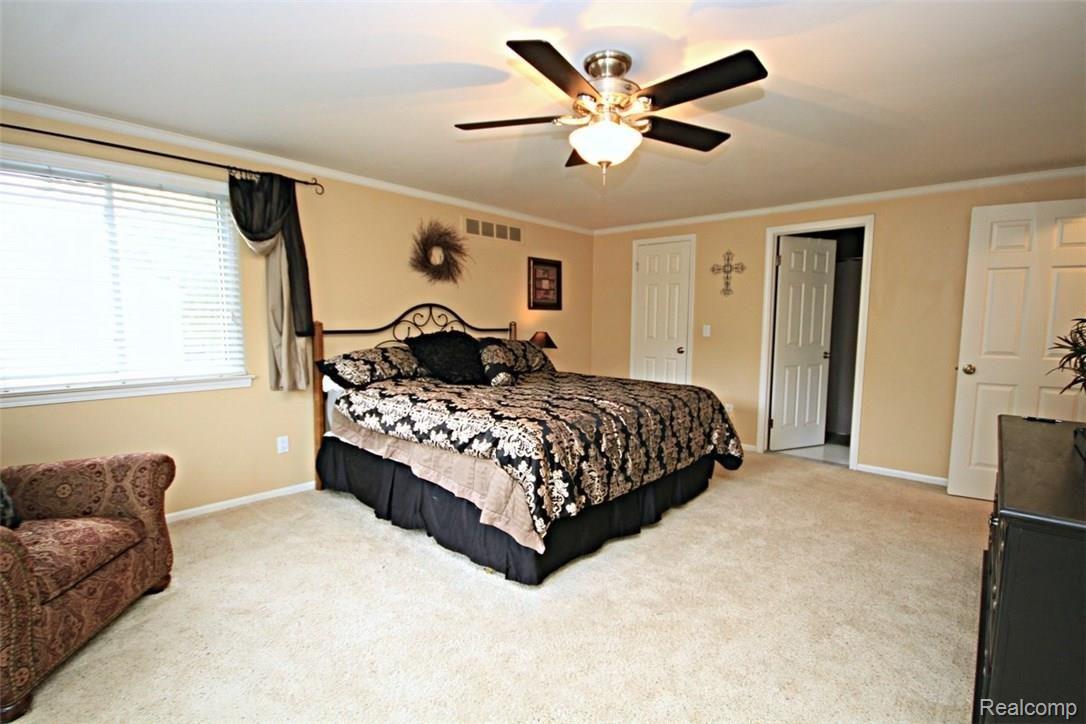 896 Hemlock Court Rochester, MI 48307 - Photo 21 of 36 042.JPG