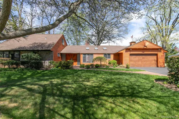 $1,948,000 | 20 Old Farm Road, Great Neck, NY 11020
