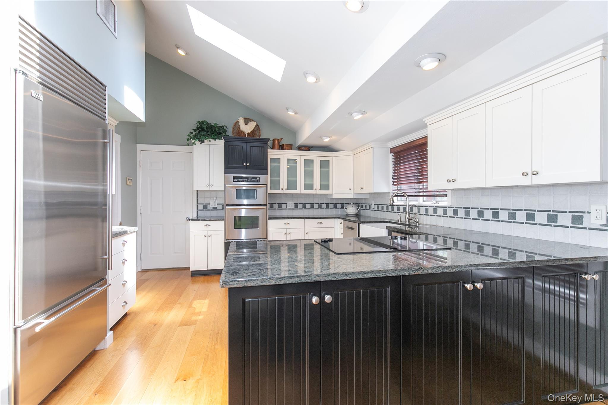 20 Old Farm Road Great Neck, NY 11020 - Photo 12 of 32