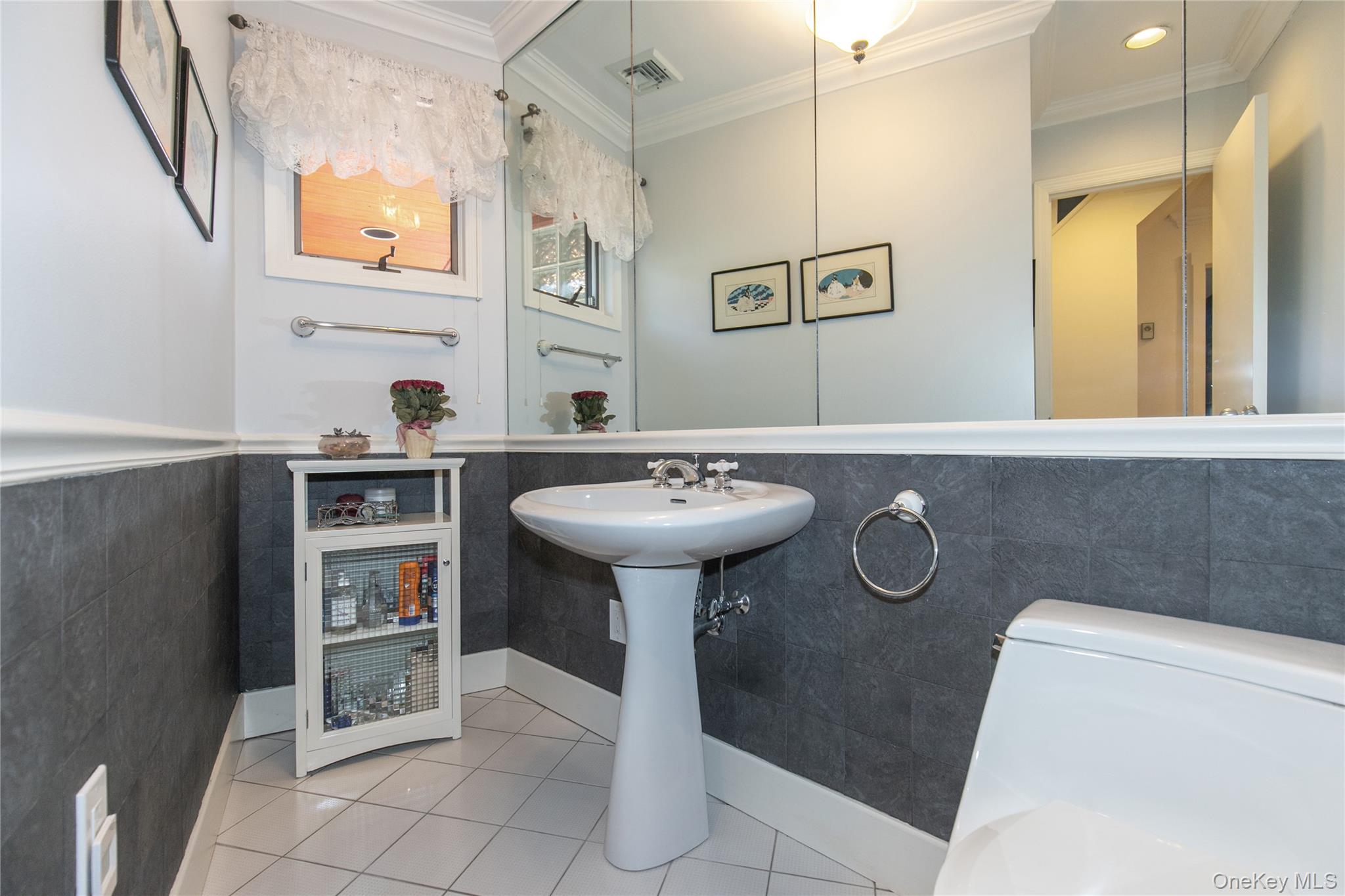 20 Old Farm Road Great Neck, NY 11020 - Photo 17 of 32