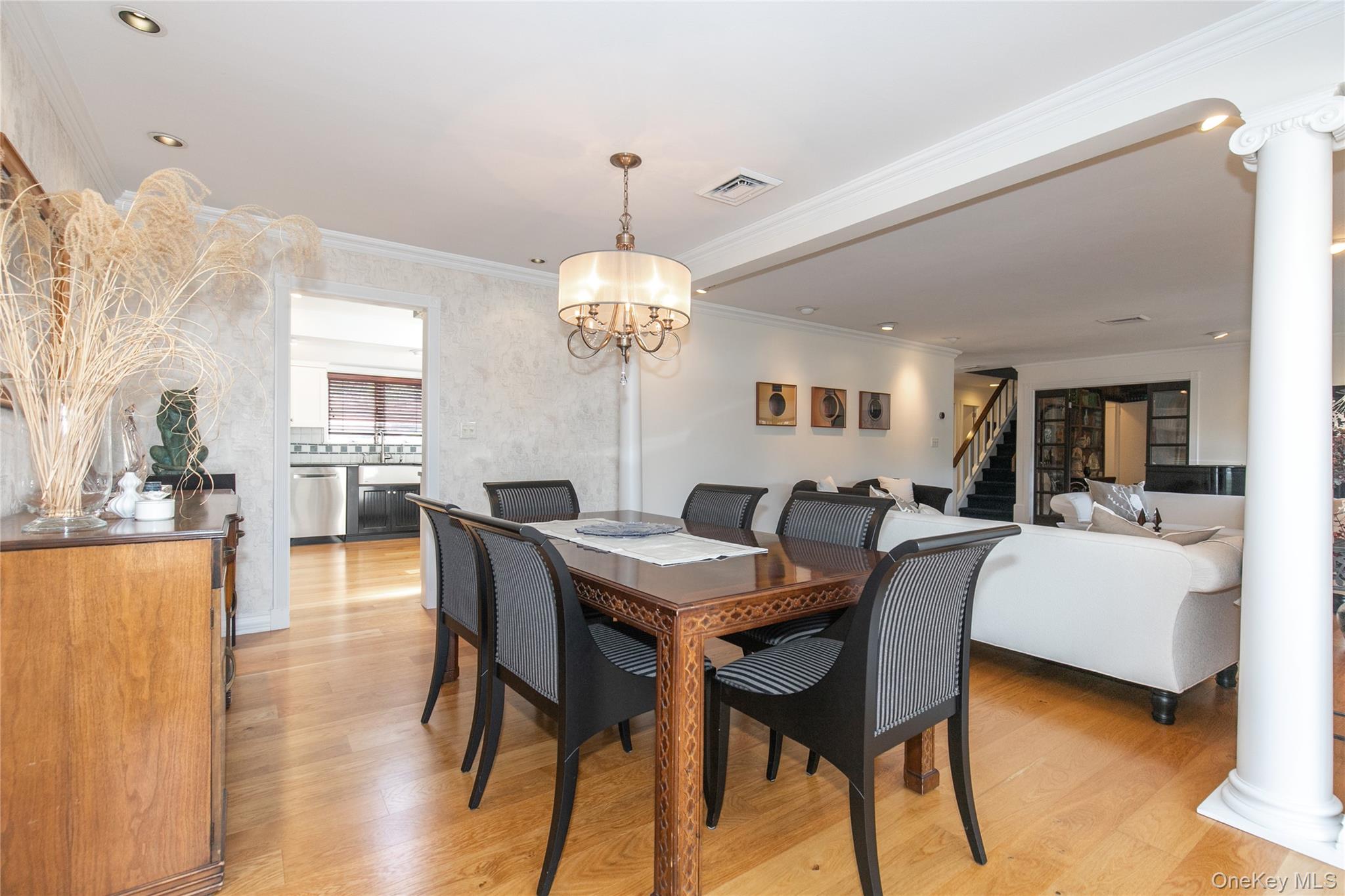 20 Old Farm Road Great Neck, NY 11020 - Photo 8 of 32