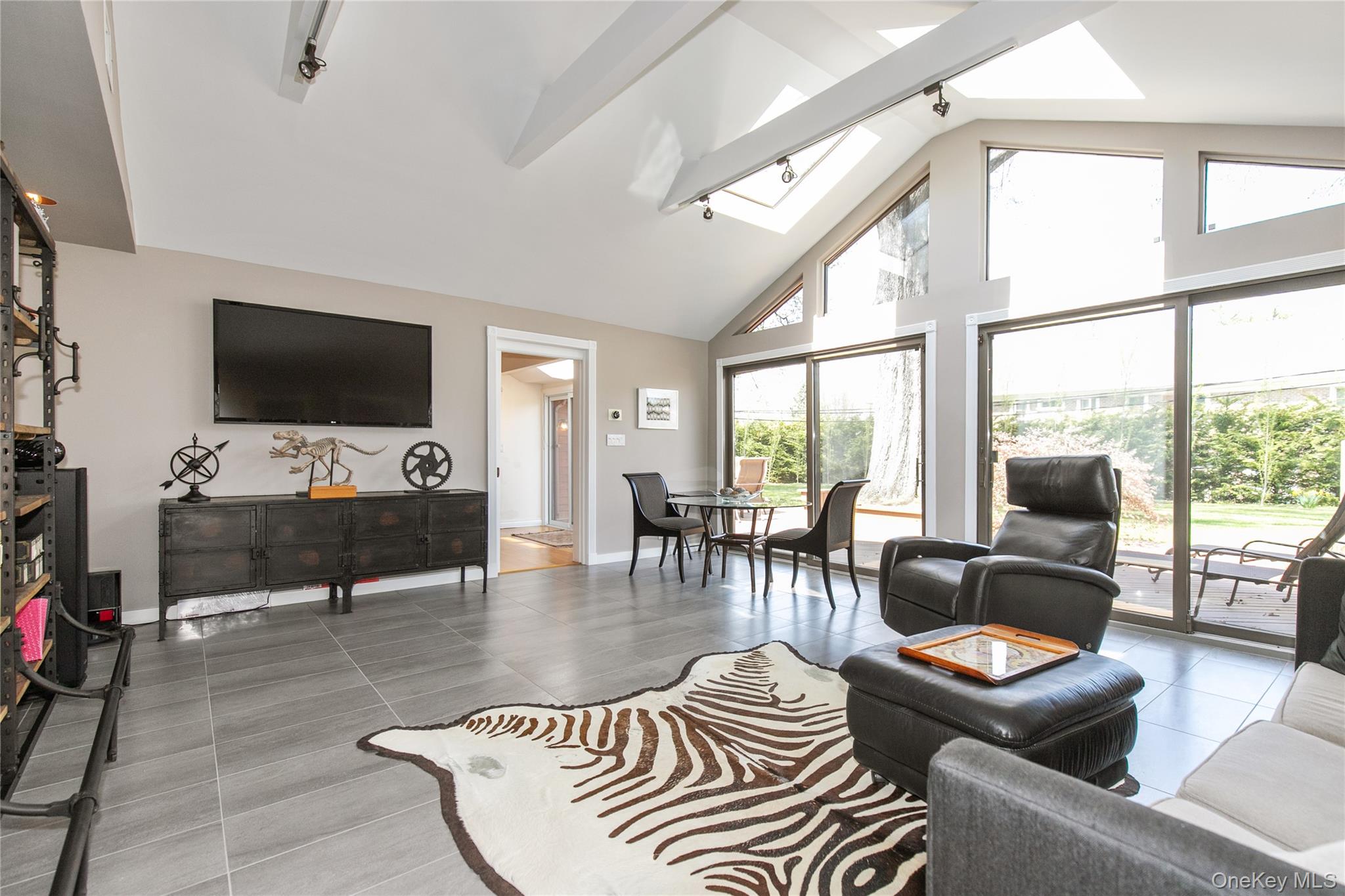 20 Old Farm Road Great Neck, NY 11020 - Photo 10 of 32