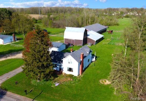 4305 South Genesee Road Grand Blanc, MI 48439 - Photo 1 of 26