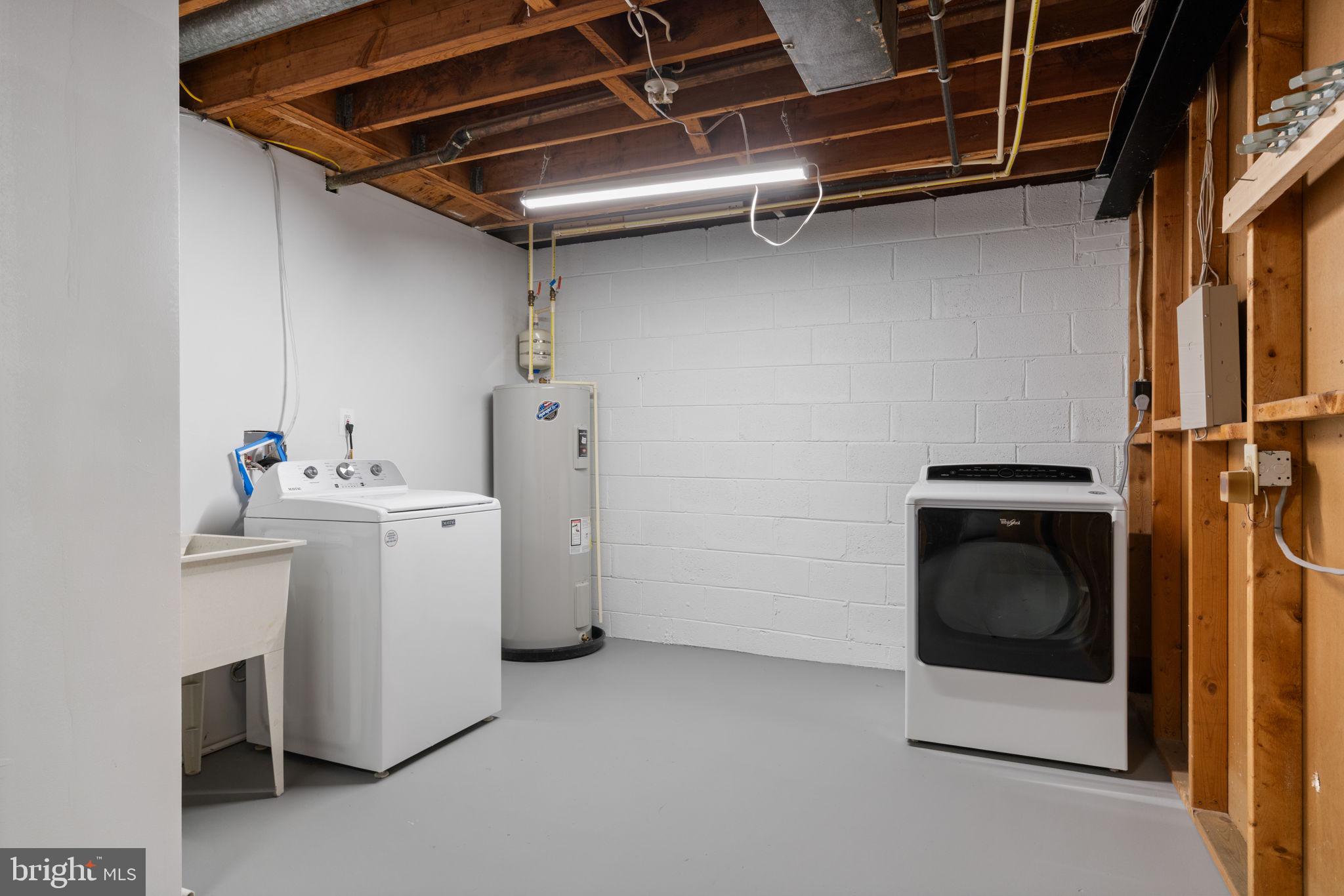 8328 Carrleigh Parkway Springfield, VA 22152 - Photo 42 of 58 a utility room with dryer and washer