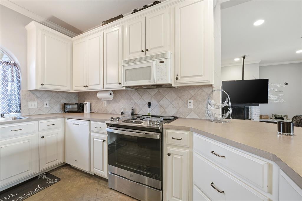 10504 Whitney Trace Drive Waco, TX 76708 - Photo 8 of 24 a kitchen with cabinets appliances and a sink