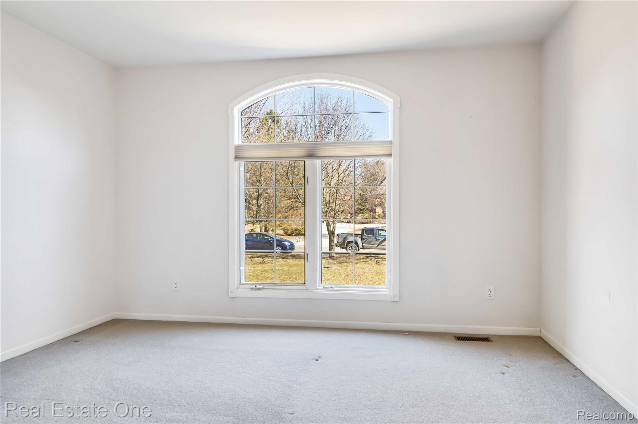 575 Whims Lane Rochester, MI 48306 - Photo 9 of 39 DSC03080.jpg