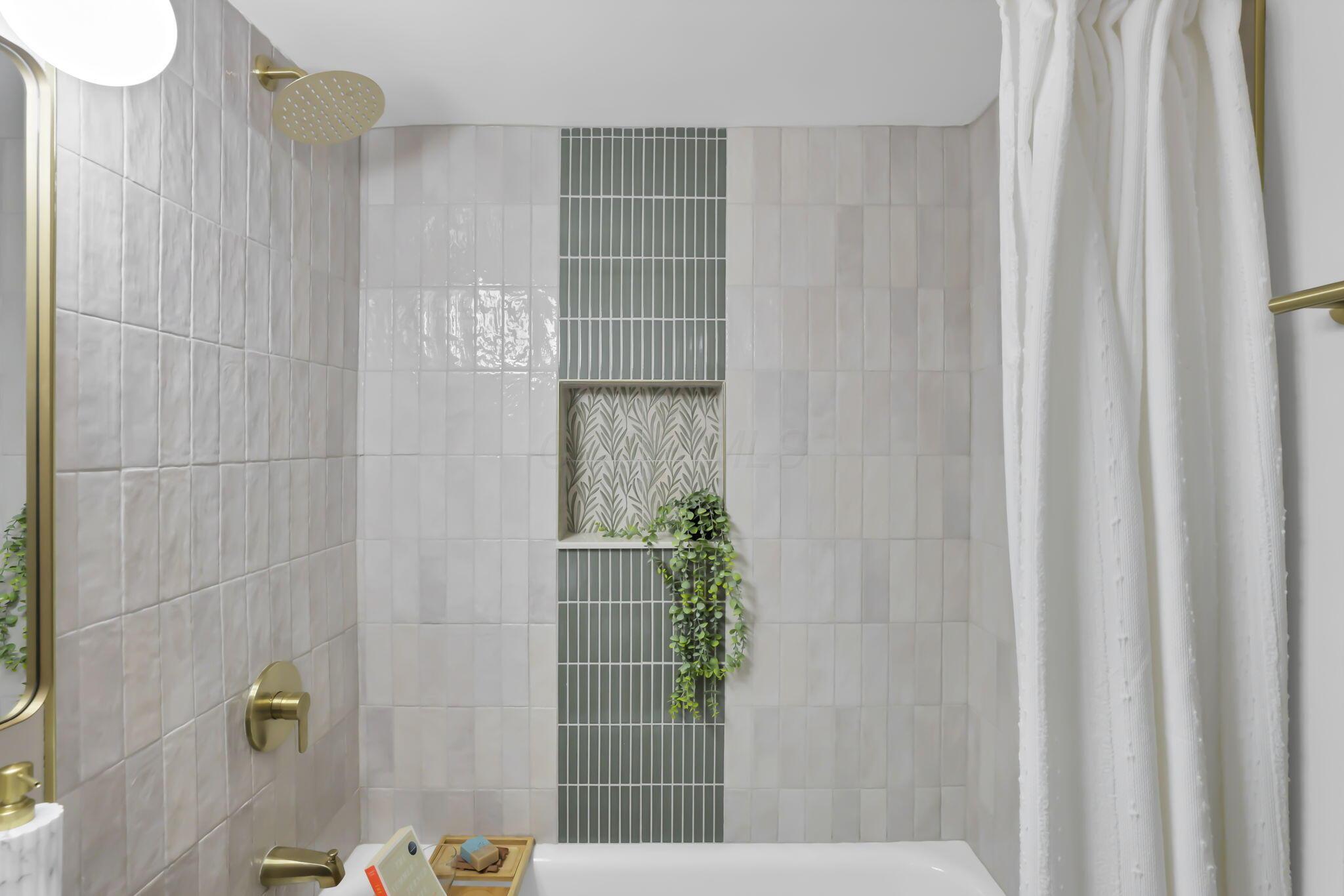 142 North Kellner Road Columbus, OH 43209 - Photo 28 of 62 Tile Full Bath