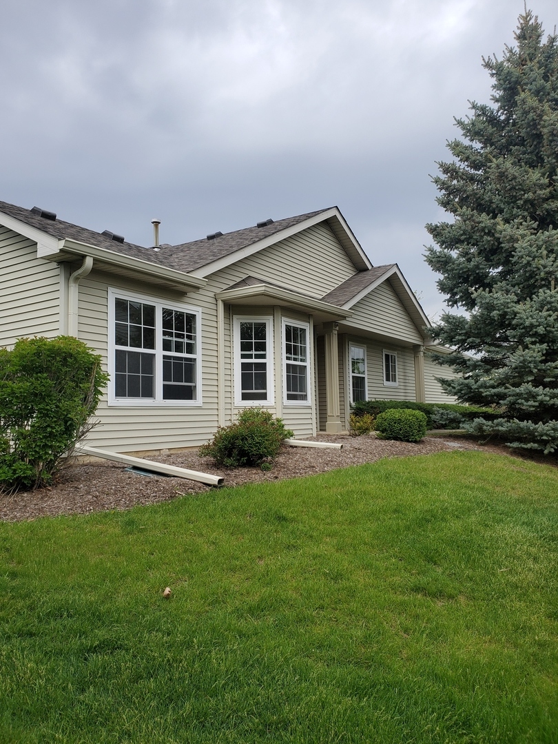 31 Rolling Oaks Road, Unit B Sugar Grove, IL 60554 - Photo 2 of 14