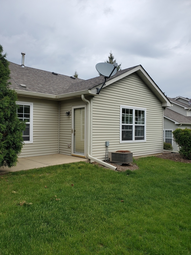 31 Rolling Oaks Road, Unit B Sugar Grove, IL 60554 - Photo 3 of 14