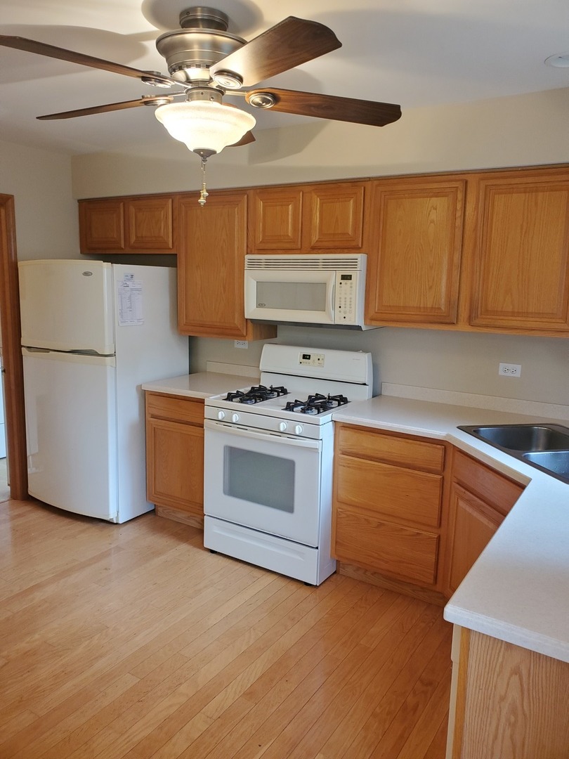 31 Rolling Oaks Road, Unit B Sugar Grove, IL 60554 - Photo 4 of 14