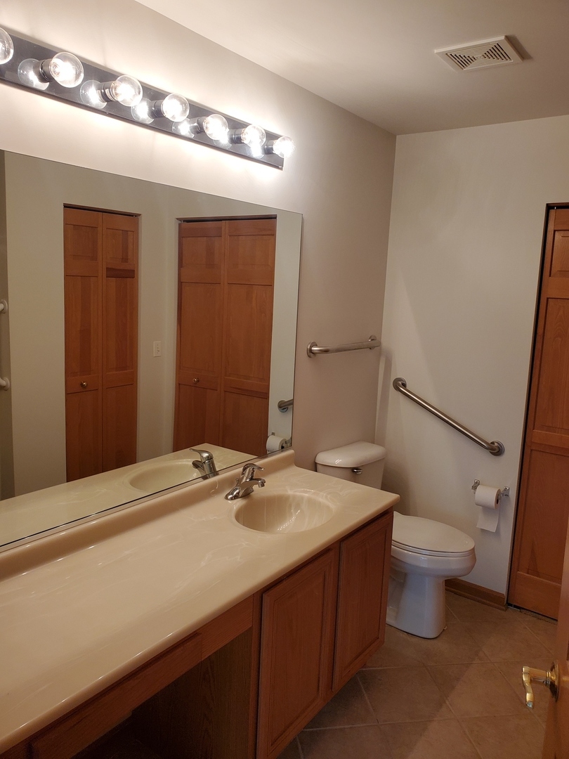 31 Rolling Oaks Road, Unit B Sugar Grove, IL 60554 - Photo 8 of 14