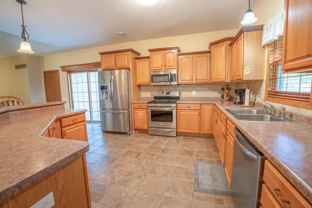 $339,000 | 2946 9th Avenue Southeast, Willmar, MN 56201
