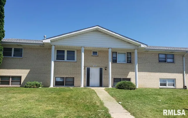 $795 | 1326 East 38th Street, Unit 13, Davenport, IA 52807
