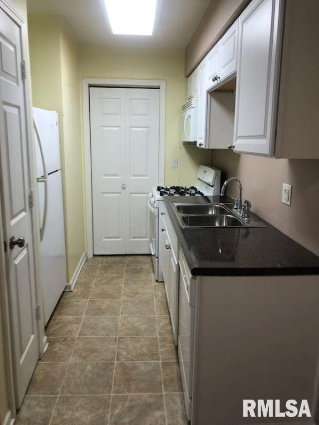 1326 East 38th Street, Unit 13 Davenport, IA 52807 - Photo 4 of 13