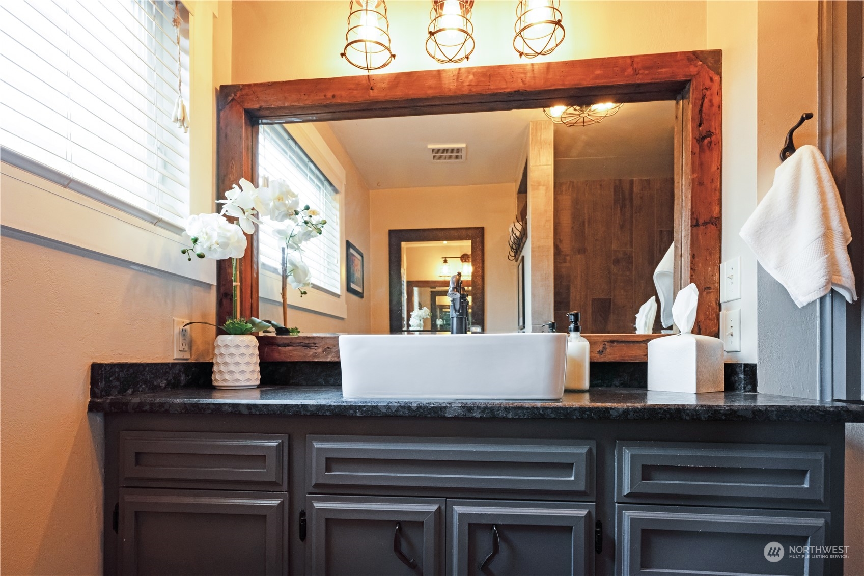 132 Swegle Road Walla Walla, WA 99362 - Photo 15 of 40 a bathroom with a sink and a mirror