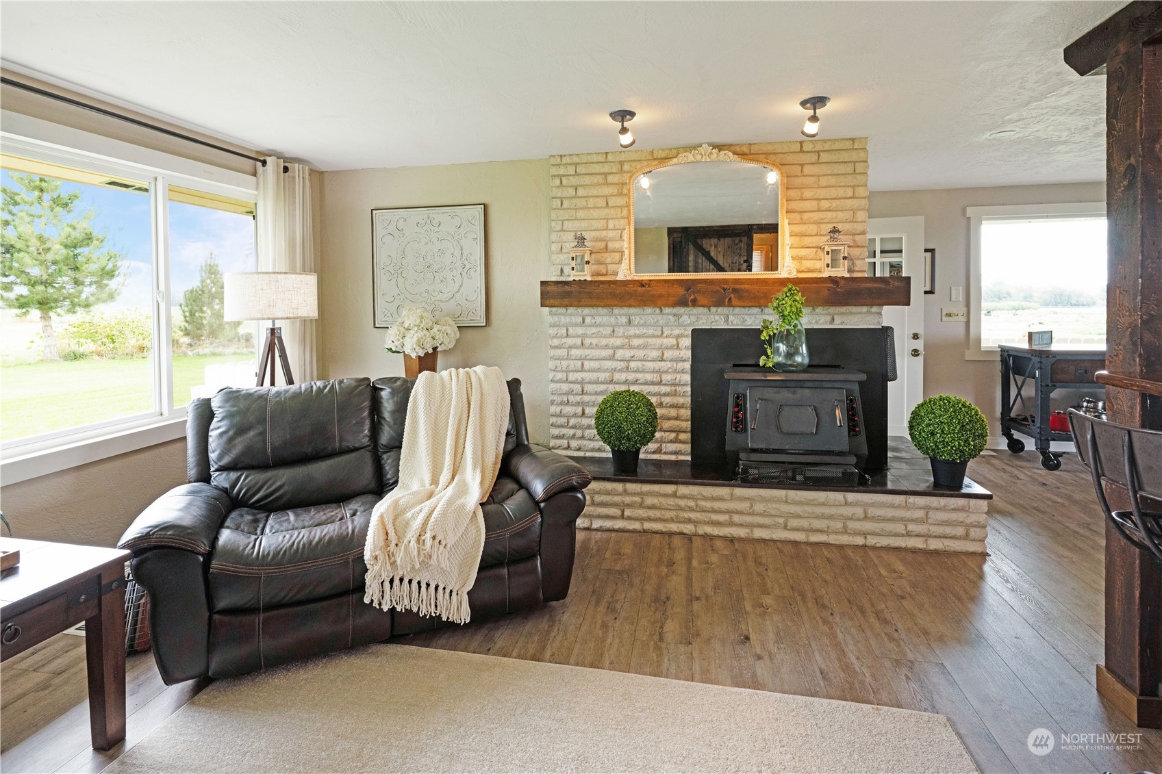 132 Swegle Road Walla Walla, WA 99362 - Photo 4 of 40 a living room with furniture fireplace and window