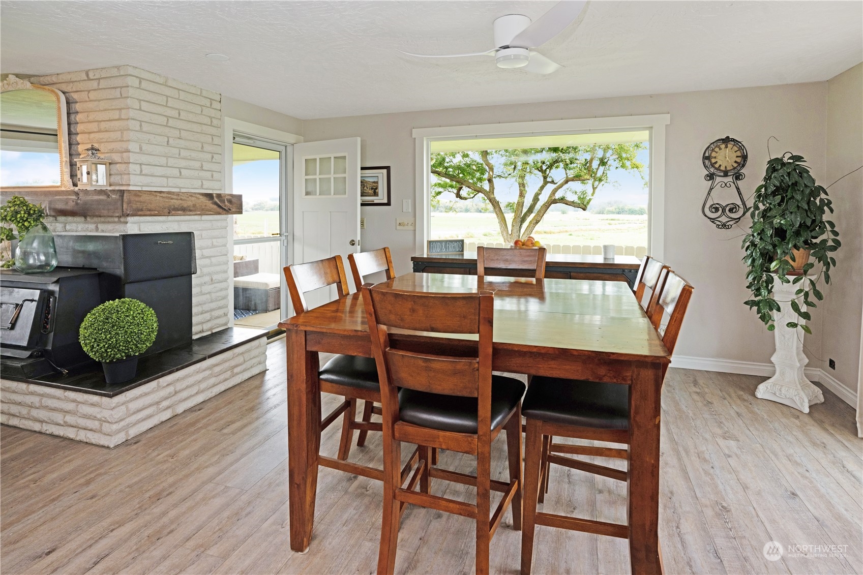 132 Swegle Road Walla Walla, WA 99362 - Photo 6 of 40 a dining room with furniture and window