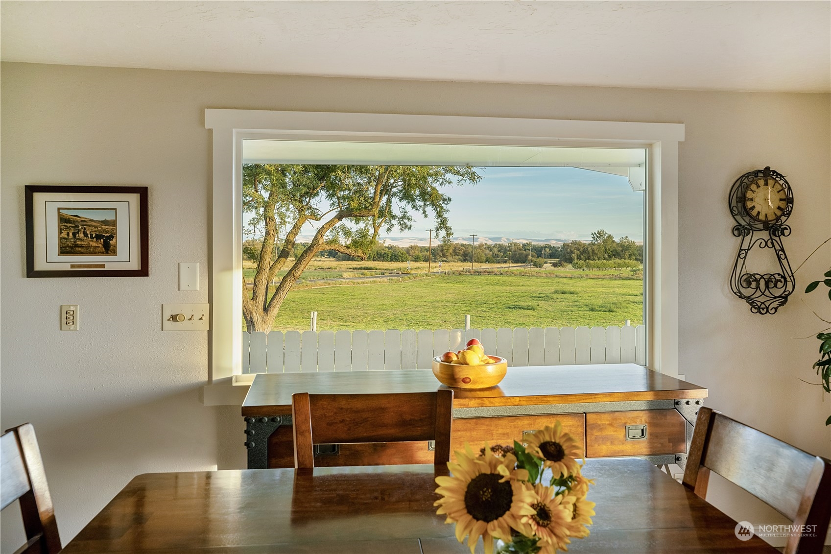 132 Swegle Road Walla Walla, WA 99362 - Photo 7 of 40 a view of a livingroom with furniture window and outside view