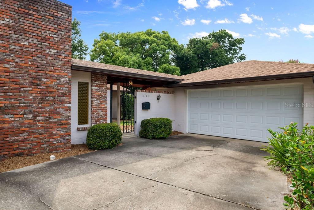 541 London Road Winter Park, FL 32792 - Photo 3 of 31 Entrance Gate