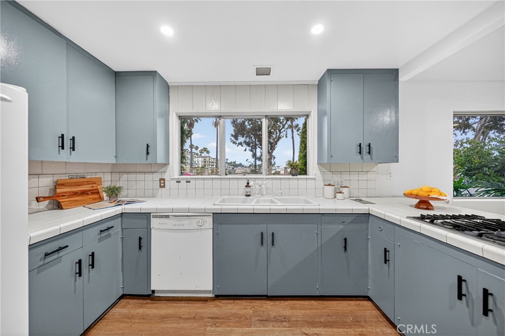 17188 Edgewater Lane Huntington Beach, CA 92649 - Photo 18 of 37