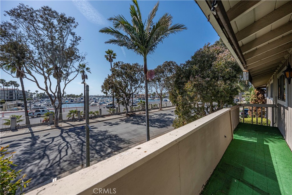 17188 Edgewater Lane Huntington Beach, CA 92649 - Photo 2 of 37