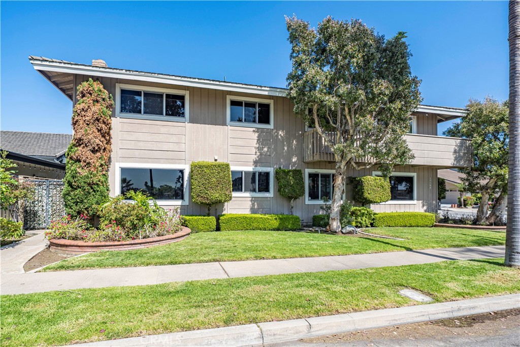 17188 Edgewater Lane Huntington Beach, CA 92649 - Photo 5 of 37