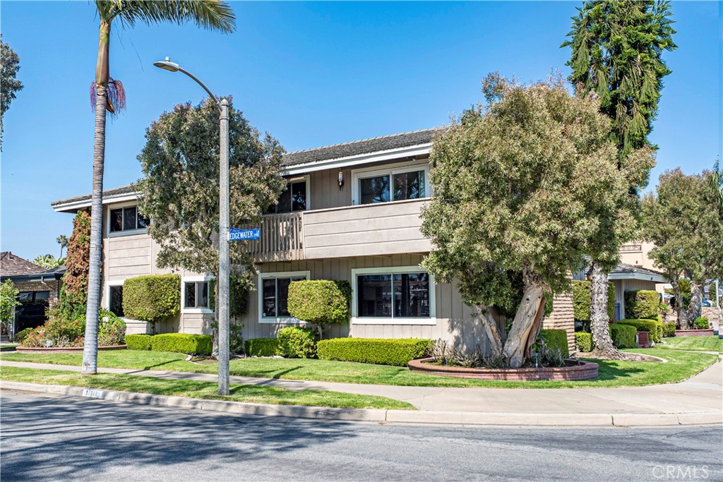 17188 Edgewater Lane Huntington Beach, CA 92649 - Photo 6 of 37