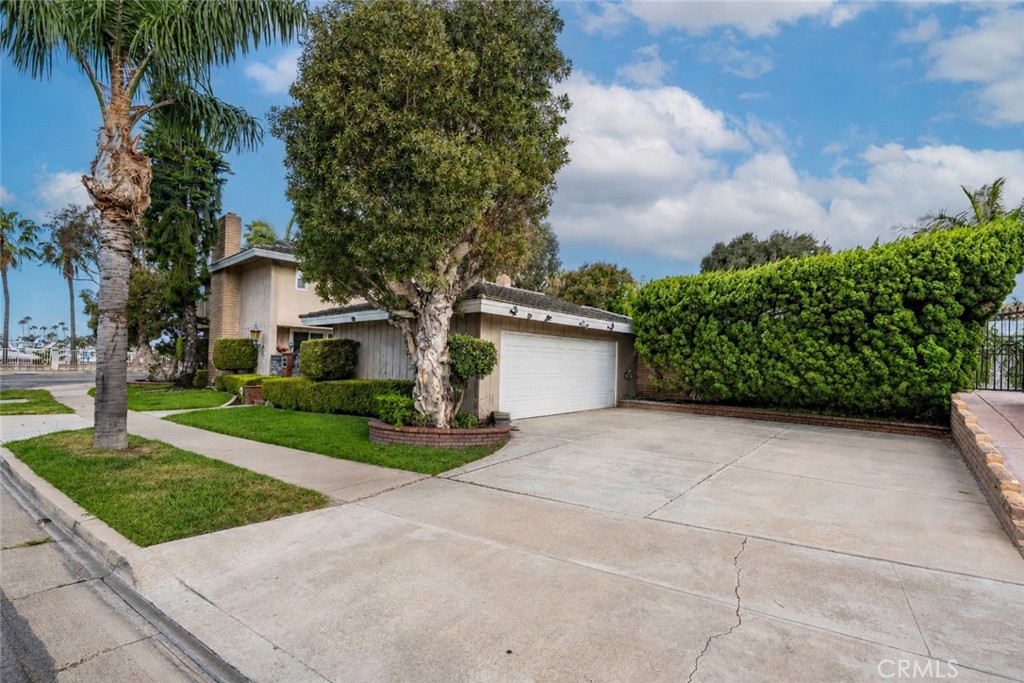 17188 Edgewater Lane Huntington Beach, CA 92649 - Photo 7 of 37